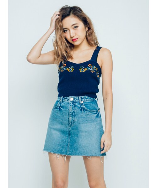 EVRIS（エヴリス）の「ダメージ ヘムデニムスカート（スカート・レディース・アイスブルー/インディゴ）」の3枚目の写真