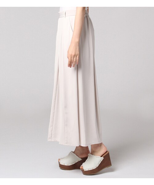 PAGEBOY(ページボーイ)の「エアリーロングスカンツ(パンツ・レディース・オートミール/ライトグレー/ブラック/レッド・S/M)」の6枚目の写真