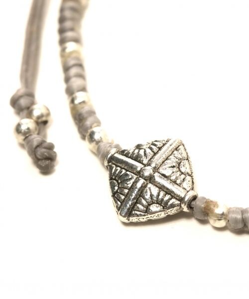 RAGEBLUE（レイジブルー）の「コードアンクレット（アクセサリー・グレージュ/レッド/ネイビー・ONE SIZE）」の4枚目の写真