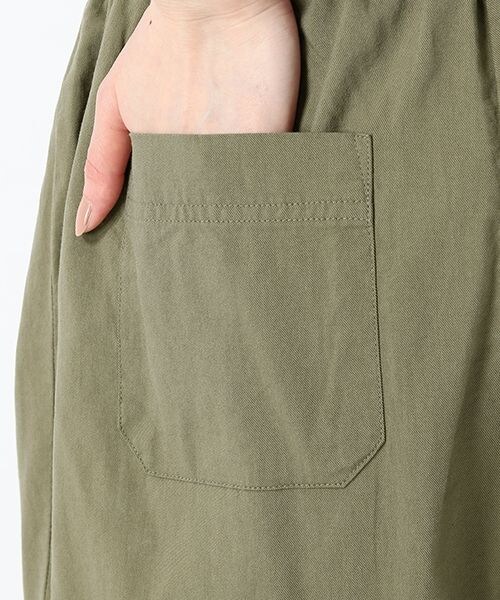 studio CLIP（スタディオクリップ）の「コットンレーヨンツイルウエストマークパンツ（パンツ・ベージュ/オレンジ/カーキ・F）」の13枚目の写真