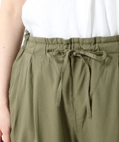 studio CLIP（スタディオクリップ）の「コットンレーヨンツイルウエストマークパンツ（パンツ・ベージュ/オレンジ/カーキ・F）」の9枚目の写真