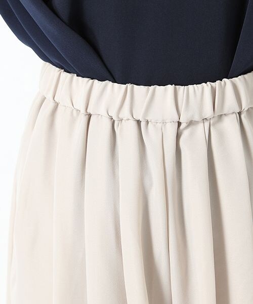 studio CLIP（スタディオクリップ）の「プリーツ風スカーチョ（パンツ・花柄/ライトグレー/アイボリー/ネイビー・M/L）」の8枚目の写真