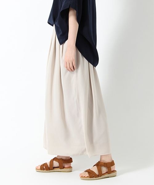 studio CLIP（スタディオクリップ）の「プリーツ風スカーチョ（パンツ・花柄/ライトグレー/アイボリー/ネイビー・M/L）」の6枚目の写真