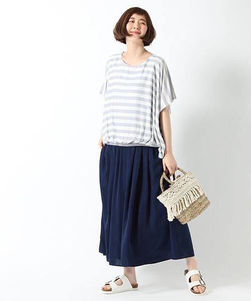 studio CLIP（スタディオクリップ）の「プリーツ風スカーチョ（パンツ・花柄/ライトグレー/アイボリー/ネイビー・M/L）」の5枚目の写真