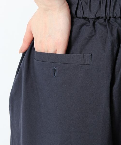 studio CLIP（スタディオクリップ）の「[★WEB限定 Sサイズ]サスペンダー付きタックワイドパンツ（パンツ・ベージュ/ネイビー・S）」の10枚目の写真