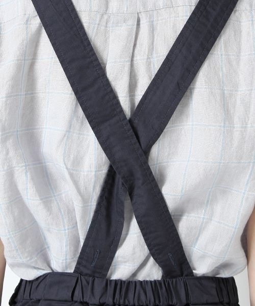 studio CLIP（スタディオクリップ）の「[★WEB限定 Sサイズ]サスペンダー付きタックワイドパンツ（パンツ・ベージュ/ネイビー・S）」の8枚目の写真