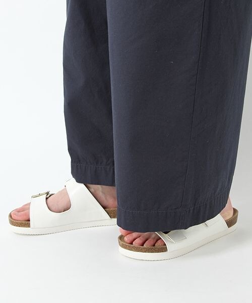 studio CLIP（スタディオクリップ）の「[★WEB限定 Sサイズ]サスペンダー付きタックワイドパンツ（パンツ・ベージュ/ネイビー・S）」の11枚目の写真