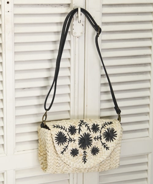 studio CLIP(スタディオクリップ)の「2WAYフラワー刺繍ショルダーバッグ(バッグ・ブラック/オレンジ/ベージュ・F)」の1枚目の写真