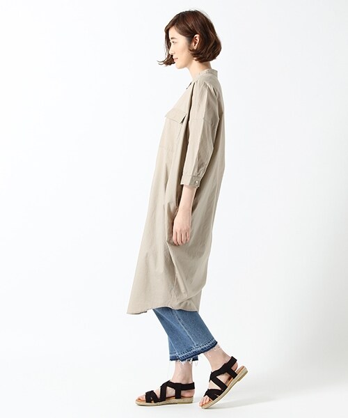 studio CLIP（スタディオクリップ）の「コットンダンガリーダブルポケットロングワンピース（ワンピース/ドレス・オフホワイト/ベージュ/ネイビー・F）」の5枚目の写真