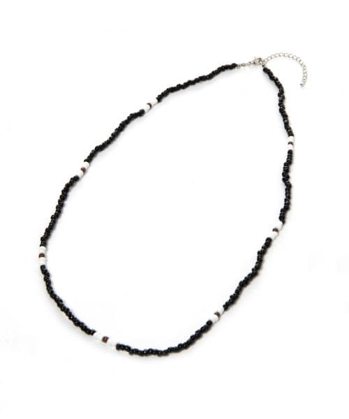 GLOBAL WORK（グローバルワーク）の「マルチビーズネックレス（アクセサリー・ホワイトベース/ブラック/レッド/ブルー・ONE SIZE）」の2枚目の写真