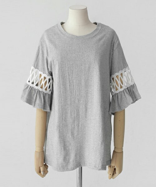 DHOLIC（ディーホリック）の「レースディテールフリルスリーブTシャツ（Tシャツ/カットソー・レディース・アイボリー/サーモンピンク/ライトスカイブルー/グレー・FREE）」の2枚目の写真