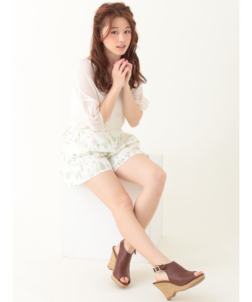 earth music&ecology（アースミュージックアンドエコロジー）の「【Special Price】ボタニカルプリントショートパンツ（パンツ・アイボリー/ブラック・F）」の9枚目の写真