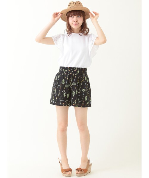 earth music&ecology（アースミュージックアンドエコロジー）の「【Special Price】ボタニカルプリントショートパンツ（パンツ・アイボリー/ブラック・F）」の8枚目の写真