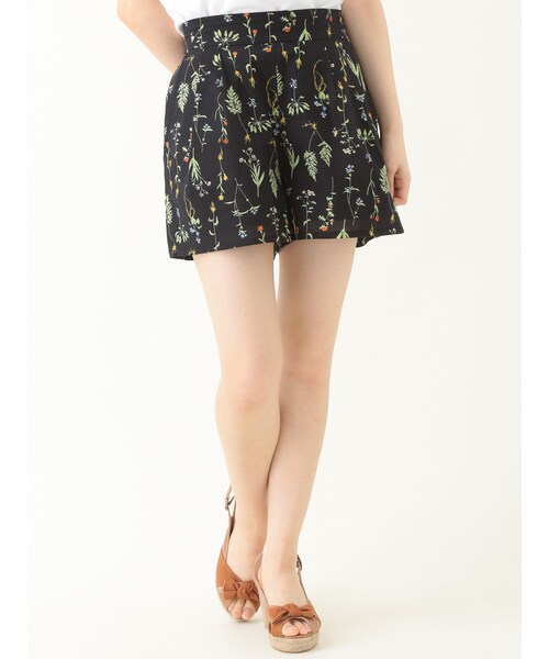 earth music&ecology（アースミュージックアンドエコロジー）の「【Special Price】ボタニカルプリントショートパンツ（パンツ・アイボリー/ブラック・F）」の3枚目の写真