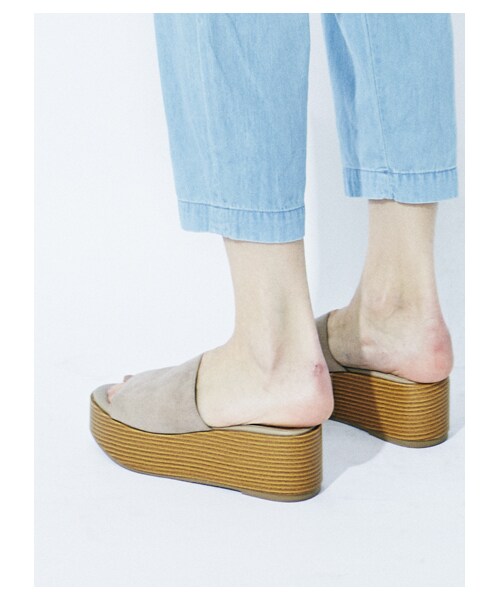 E hyphen world gallery（イーハイフンワールドギャラリー）の「スエード厚底スリッパ（シューズ・ブラック/ベージュ・S/M/L）」の3枚目の写真