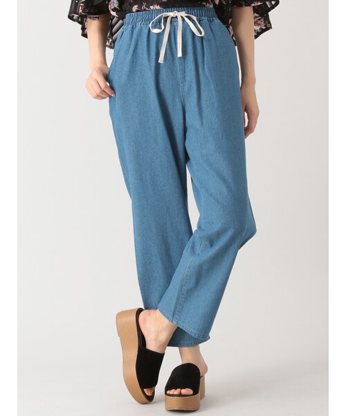 E hyphen world gallery(イーハイフンワールドギャラリー)の「デニムイージーパンツ(パンツ・インディゴ/ライトインディゴ・F)」の3枚目の写真