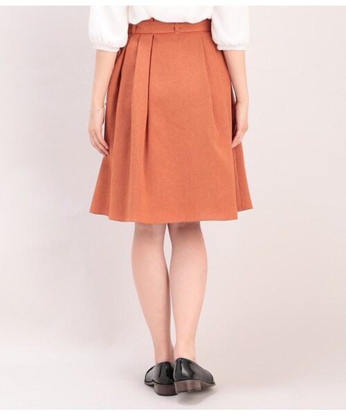 ROPE' PICNIC(ロペピクニック)の「ベルトつきタックフレアスカート(スカート・ブラック/ライトグレー/カーキ/オレンジ・36/38/40)」の7枚目の写真