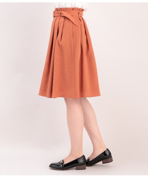 ROPE' PICNIC(ロペピクニック)の「ベルトつきタックフレアスカート(スカート・ブラック/ライトグレー/カーキ/オレンジ・36/38/40)」の6枚目の写真
