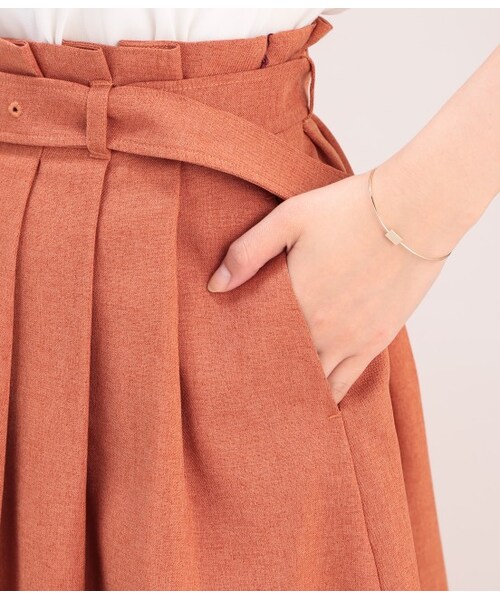 ROPE' PICNIC(ロペピクニック)の「ベルトつきタックフレアスカート(スカート・ブラック/ライトグレー/カーキ/オレンジ・36/38/40)」の9枚目の写真