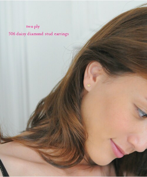 two ply（トゥープライ）の「トゥー プライ 506 デイジー ダイヤモンド スタッド ピアス（ピアス（両耳用）・レディース・ゴールド・Free）」の2枚目の写真