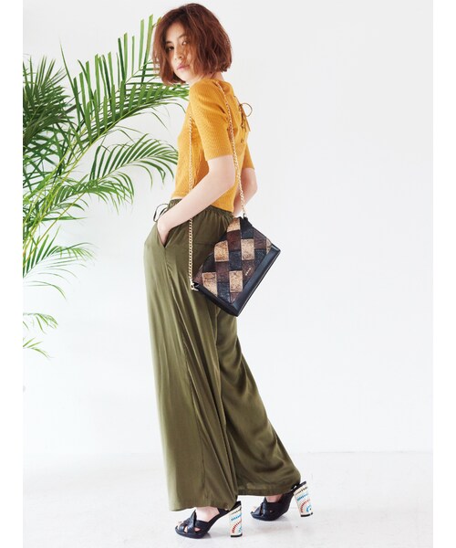 EVRIS（エヴリス）の「サテンドレープワイドパンツ（パンツ・レディース・ホワイト/ブラック/ベージュ/カーキ・F）」の9枚目の写真