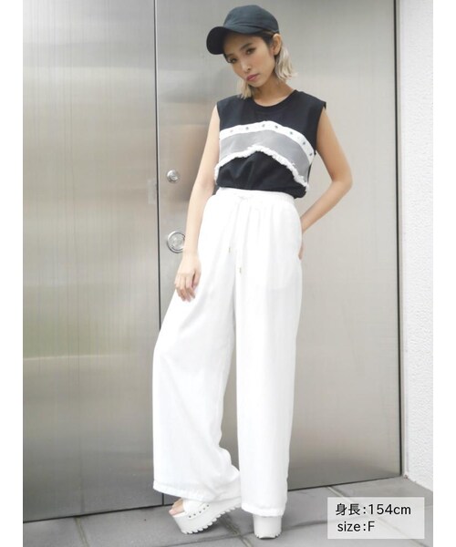 EVRIS（エヴリス）の「サテンドレープワイドパンツ（パンツ・レディース・ホワイト/ブラック/ベージュ/カーキ・F）」の8枚目の写真