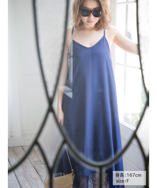 MERCURYDUO（マーキュリーデュオ）の「【DUO】 サテンキャミソールミディワンピース（ワンピース/ドレス・レディース・ネイビー/ベージュ/カーキ・F）」の5枚目の写真