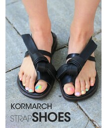 KORMARCH | ユニークリボンストラップフラットサンダル(サンダル)