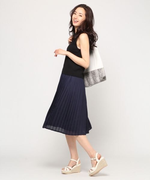 BLISS POINT(ブリスポイント)の「アメリカンスリーブノースリ(トップス・ホワイト/ブラック・M/L)」の4枚目の写真