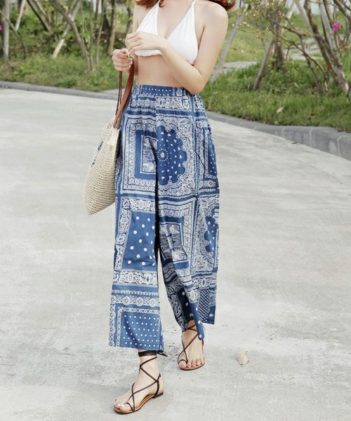 DHOLIC(ディーホリック)の「ペイズリーパターンウエストゴムワイドパンツ(その他パンツ・レディース・ホワイトアイボリー/ブルー・FREE)」の2枚目の写真