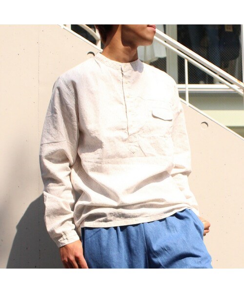 Cuirs（キュイー）の「オリジナルスタンドカラープルオーバーシャツ（シャツ/ブラウス・メンズ・ブルー/ベージュ・S/M/L）」の2枚目の写真