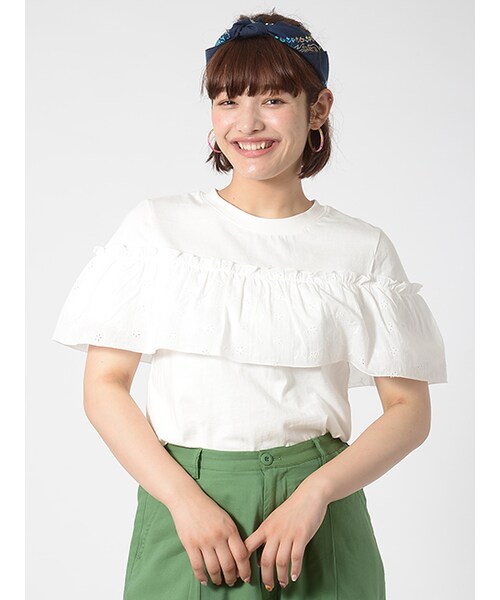 w closet（ダブルクローゼット）の「刺繍フリル付きTシャツ（トップス・レディース・オフホワイト/グレー/レッド/ブラック・FREE）」の5枚目の写真