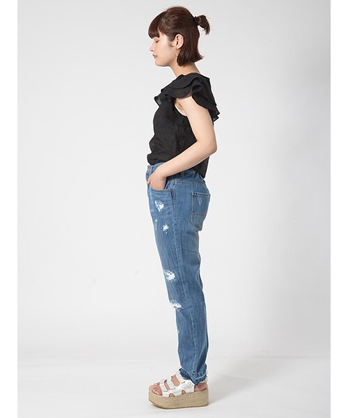 w closet(ダブルクローゼット)の「ダメージデニムパンツ(パンツ・レディース・サックス/ブルー・FREE)」の4枚目の写真