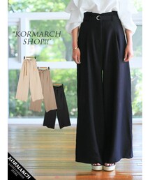 KORMARCH | 楽な着用感ながらもシュっとまとまりのあるシルエットに仕上がったワイドパンツです。(その他パンツ)
