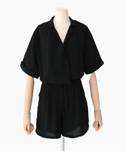 DHOLIC(ディーホリック)の「オープンカラーショートジャンプスーツ(つなぎ/オールインワン・レディース・ブラック/ベージュ・FREE)」の1枚目の写真