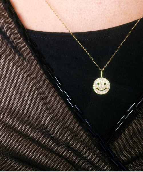 les desseins de DIEU(レデッサンドゥデュー)の「レ デッサン ドゥ デュー 928 グリッター スマイル パヴェ ダイヤモンド チャーム(チャーム・レディース・ゴールド・フリーサイズ)」の3枚目の写真