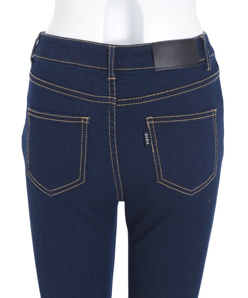 EVRIS(エヴリス)の「フロントボタンストレッチスキニーパンツ(パンツ・レディース・ブラック/アイスブルー/インディゴ・XS/S/M)」の10枚目の写真