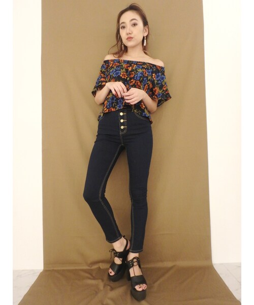 EVRIS(エヴリス)の「フロントボタンストレッチスキニーパンツ(パンツ・レディース・ブラック/アイスブルー/インディゴ・XS/S/M)」の5枚目の写真