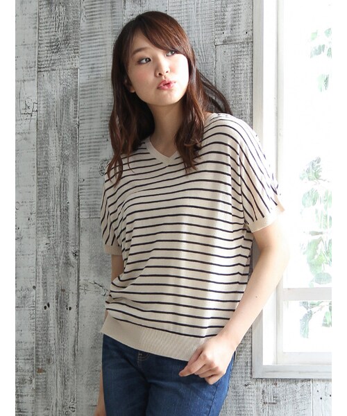 Honeys（ハニーズ）の「Ｖネックプルオーバー（ニット・セーター・レディース・オフ/コン/アカ/キャメル/カーキ/ベージュ/ベージュ×コン・Ｍ/Ｌ）」の5枚目の写真