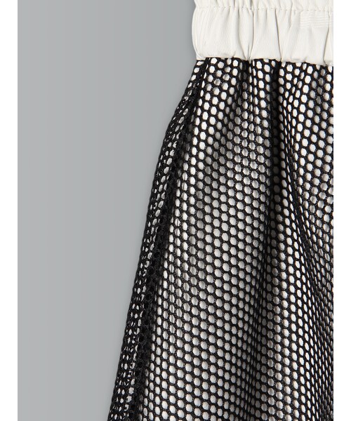E hyphen world gallery Bon Bon(イーハイフンワールドギャラリーボンボン)の「メッシュギャザースカート(スカート・オフホワイト/ブラック・S/M)」の6枚目の写真
