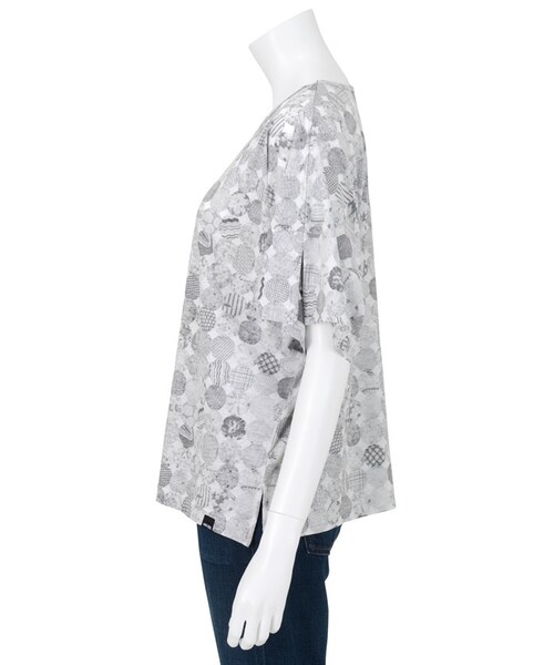 Ne-net（ネネット）の「ヨーヨープリント / Tシャツ（トップス・レディース・black・02）」の5枚目の写真