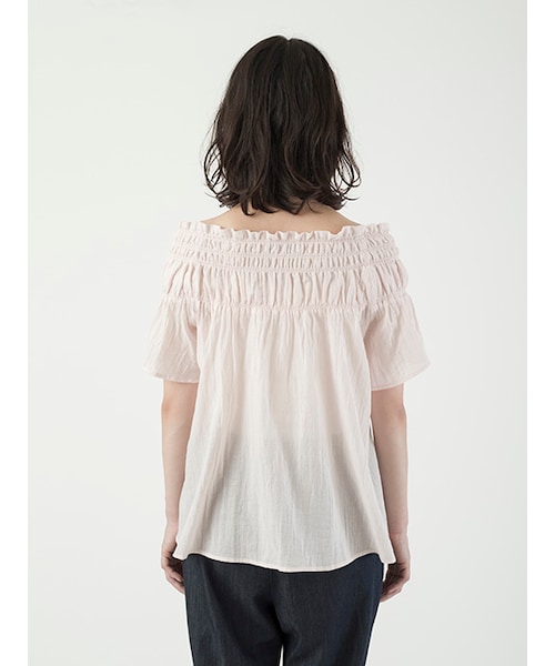 w closet(ダブルクローゼット)の「2wayシャーリングブラウス(トップス・レディース・オフホワイト/サックス/Lピンク・FREE)」の6枚目の写真