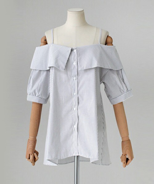 DHOLIC（ディーホリック）の「ビッグカラーストライプオフショルダーブラウス（シャツ/ブラウス・レディース・ネイビー/ディープスカイブルー/ブラック/パープル・FREE）」の2枚目の写真