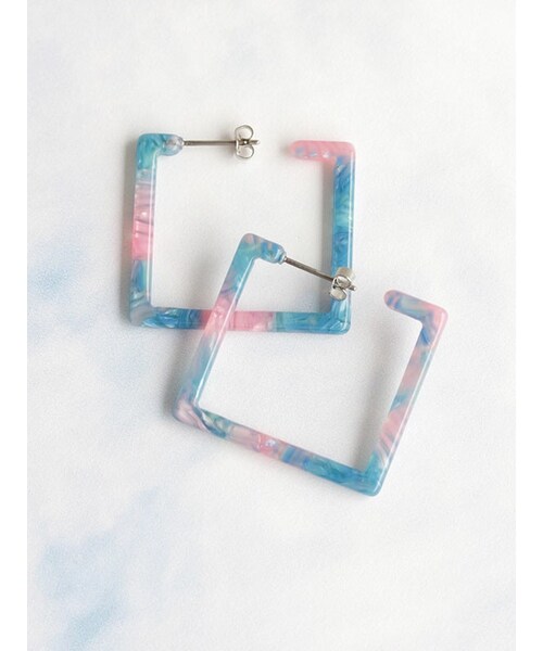 ajisai APARTMENT（アジサイアパートメント）の「べっ甲調 マーブルアクリル スクエアフープピアス（ピアス（両耳用）・レディース・ネイビー/ブルー/ピンク/ベージュ・F）」の3枚目の写真