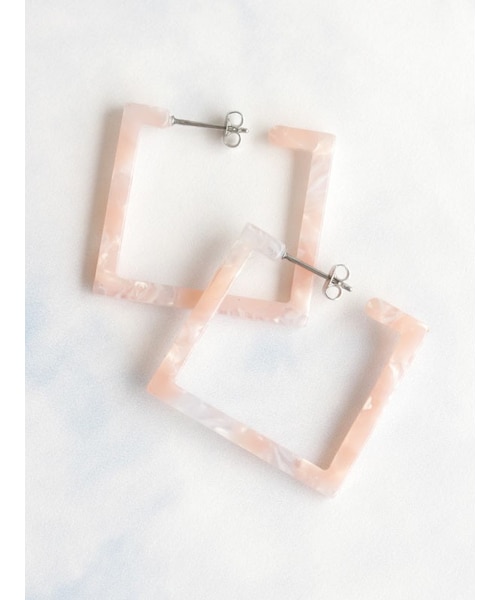 ajisai APARTMENT（アジサイアパートメント）の「べっ甲調 マーブルアクリル スクエアフープピアス（ピアス（両耳用）・レディース・ネイビー/ブルー/ピンク/ベージュ・F）」の4枚目の写真