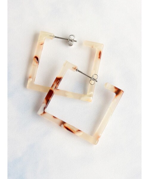 ajisai APARTMENT（アジサイアパートメント）の「べっ甲調 マーブルアクリル スクエアフープピアス（ピアス（両耳用）・レディース・ネイビー/ブルー/ピンク/ベージュ・F）」の2枚目の写真