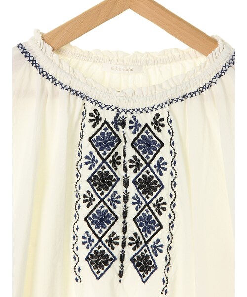 ehka sopo（エヘカソポ）の「インドワンカラー刺繍ブラウス（トップス・オフホワイト/ブラック/レッド・M）」の6枚目の写真