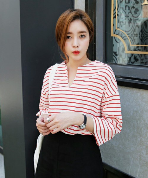 DHOLIC（ディーホリック）の「スリットネックワイドスリーブボーダーTシャツ（Tシャツ/カットソー・レディース・グレー/ブラック/レッド・FREE）」の3枚目の写真