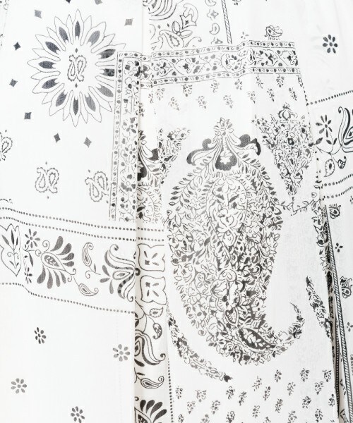 INTERPLANET（インタープラネット）の「バンダナ柄シフォンスカート（スカート・レディース・オフホワイト/ネイビー・FREE）」の8枚目の写真