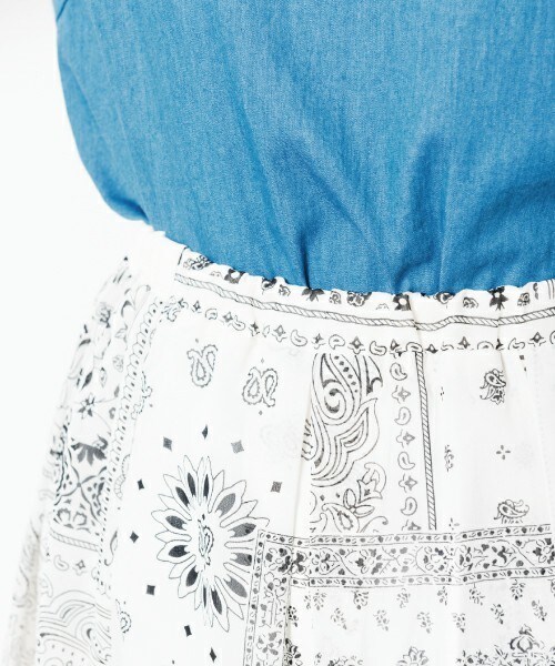 INTERPLANET（インタープラネット）の「バンダナ柄シフォンスカート（スカート・レディース・オフホワイト/ネイビー・FREE）」の6枚目の写真